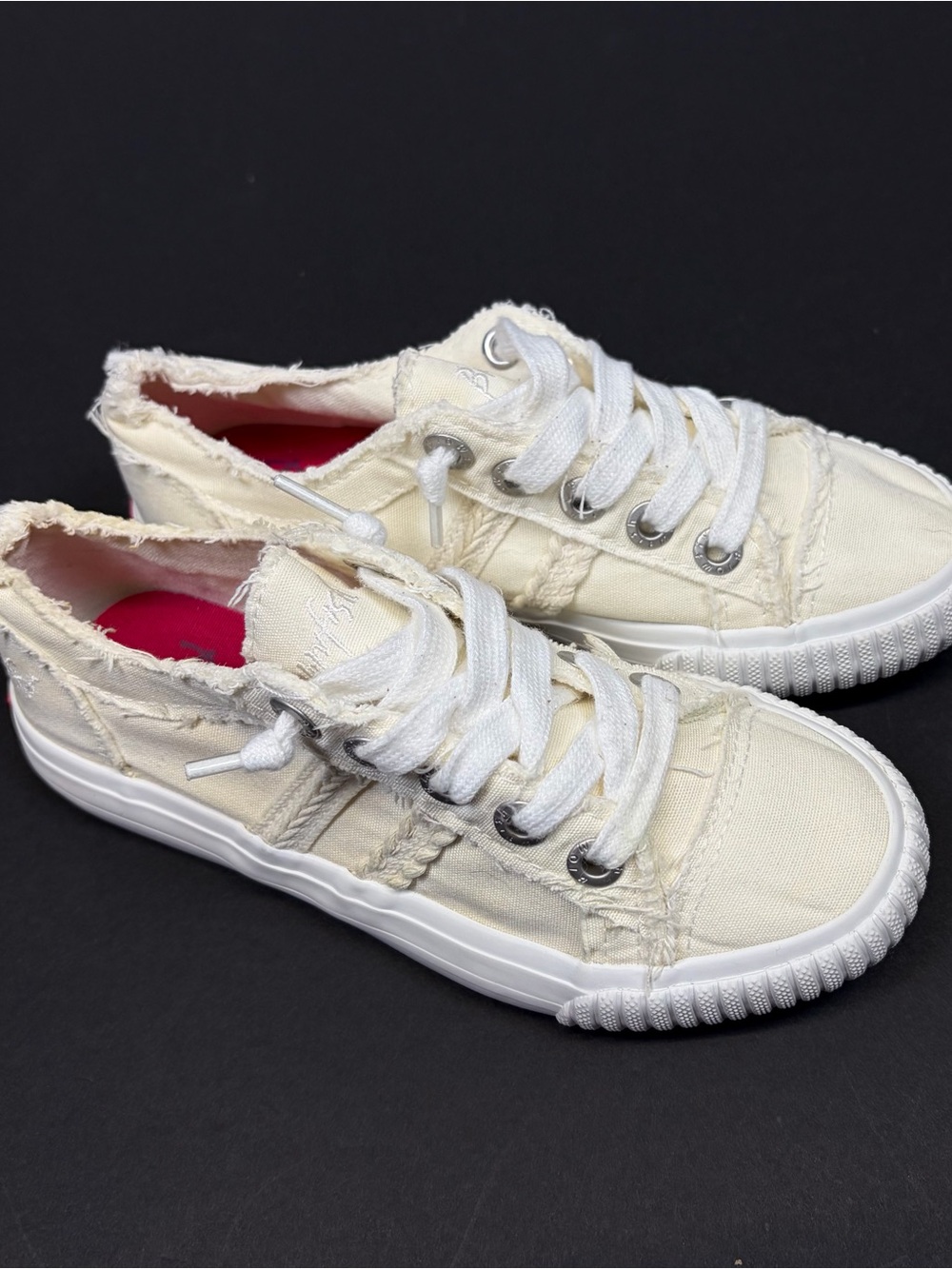 BLOWFISH MALIBU OFF WHITE  FRAYED CANVAS SNEAKERS GIRLS SIZE 1